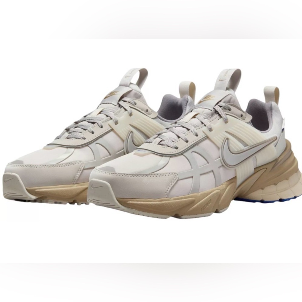 Prwnd Nike Wmns V2K GORE-TEX Shoes Nike women’s Beige Sneakers size 11